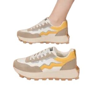 Women’s sneakers size 8 NWOT never worn.